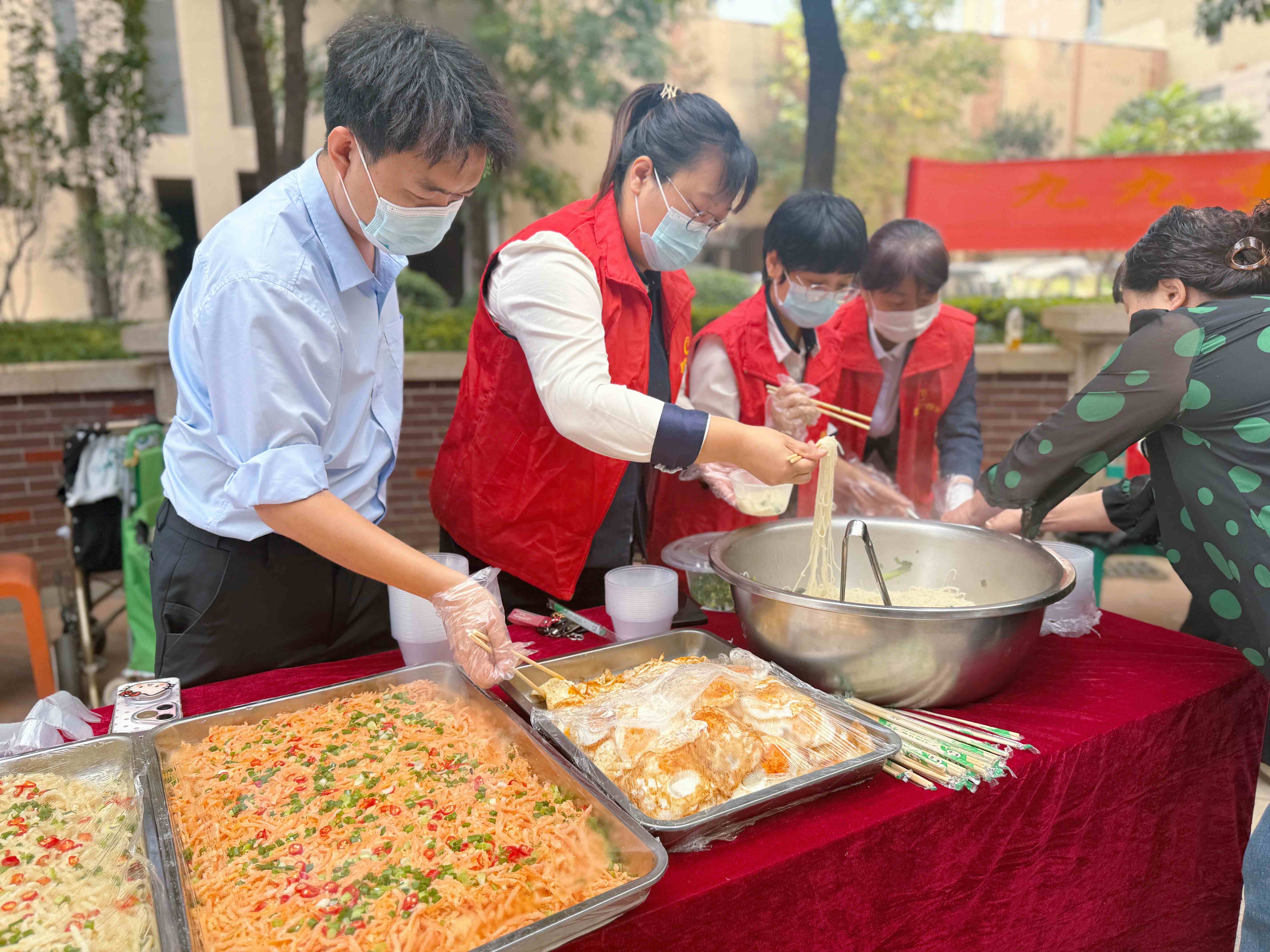 这个重阳，新世纪物业把“敬老”安排得热气腾腾