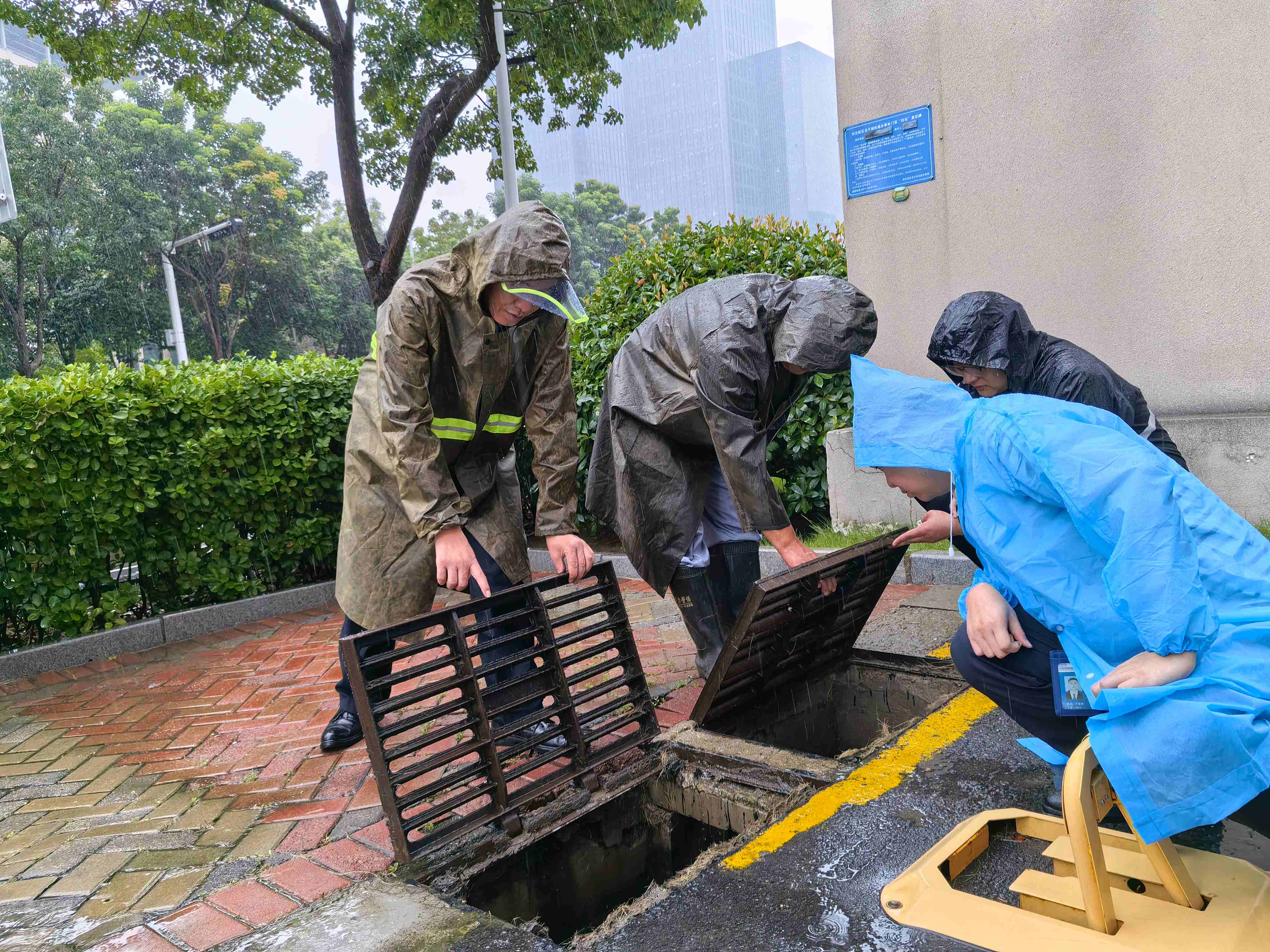 雨会停，但守护永不止步